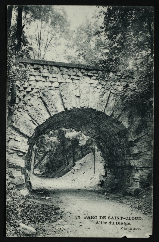 Carte postale ancienne Allée du Diable à Saint-Cloud