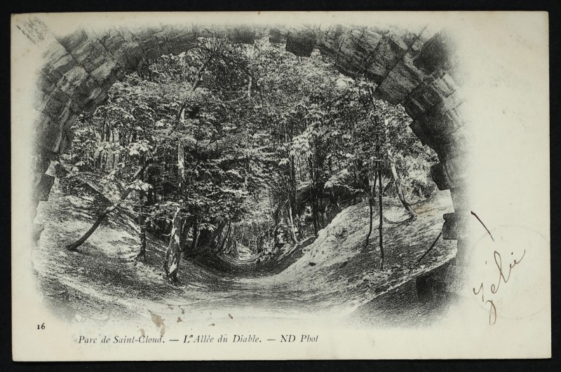 Carte postale ancienne L'Allée du Diable à Saint-Cloud