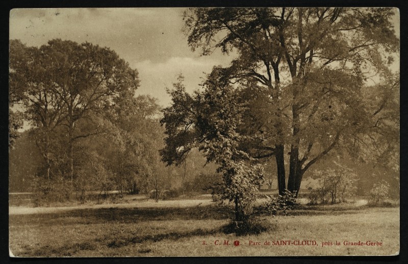 Carte postale ancienne Parc de Saint-Cloud, près la Grande Gerbe à Saint-Cloud