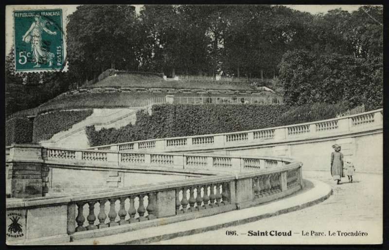 Carte postale ancienne Le parc. Le Trocadéro à Saint-Cloud