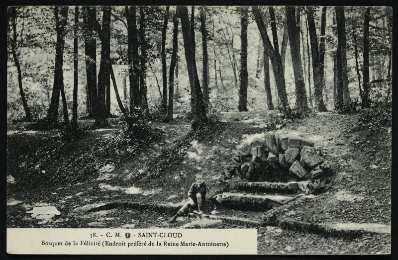 Carte postale ancienne Bosquet de la Félicité (Endroit préféré de la Reine Marie-Antoinette) à Saint-Cloud