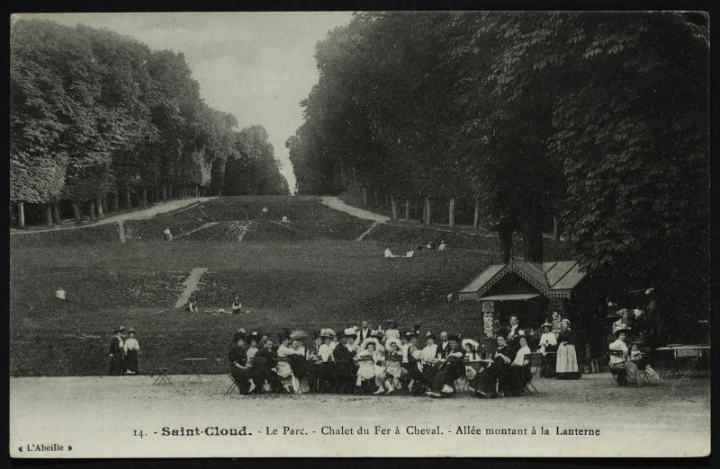 Carte postale ancienne Chalet du Fer à Cheval. - Allée montant à la Lanterne à Saint-Cloud
