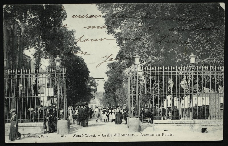 Carte postale ancienne Grille d'Honneur - Avenue du Palais à Saint-Cloud