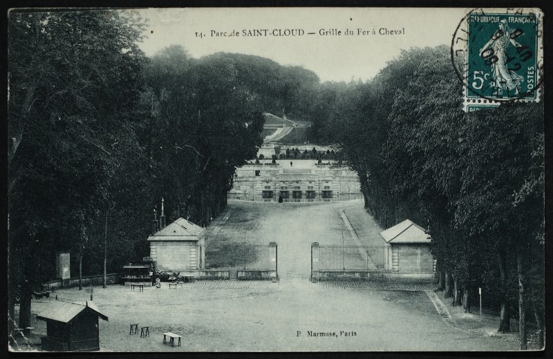 Carte postale ancienne Grille du Fer à Cheval à Saint-Cloud