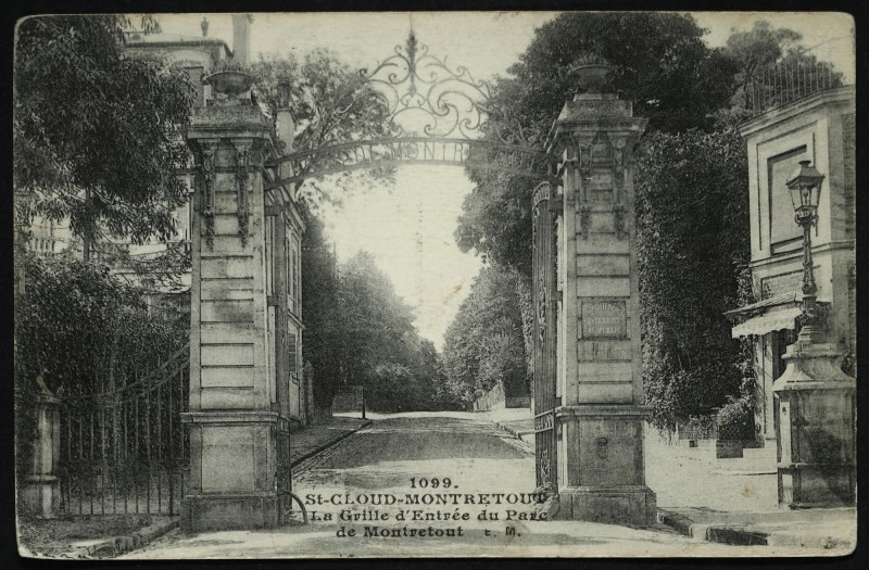 Carte postale ancienne La Grille d'Entrée du Parc de Montretout à Saint-Cloud