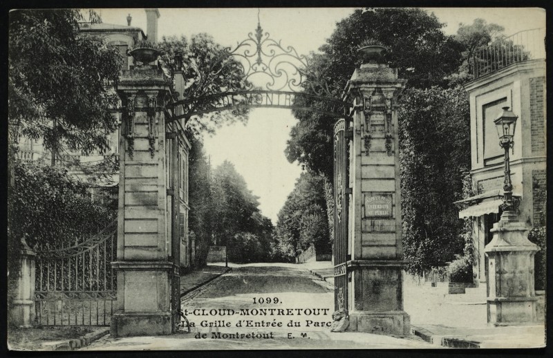 Carte postale ancienne La Grille d'Entrée du Parc de Montretout à Saint-Cloud