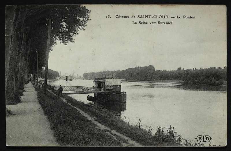 Carte postale ancienne Le Ponton - La Seine vers suresnes à Saint-Cloud