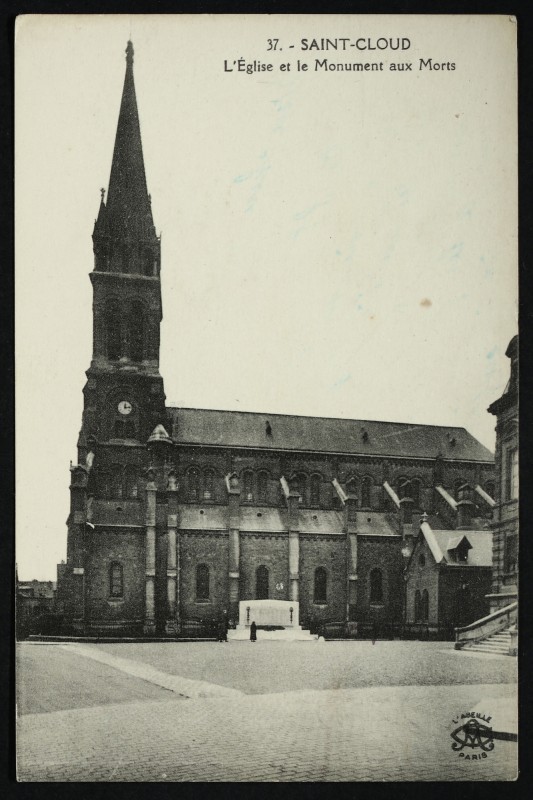 Carte postale ancienne L'Eglise et le Monument aux Morts à Saint-Cloud