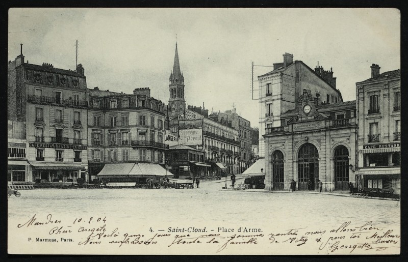 Carte postale ancienne Saint-Cloud - Place d'Armes à Saint-Cloud
