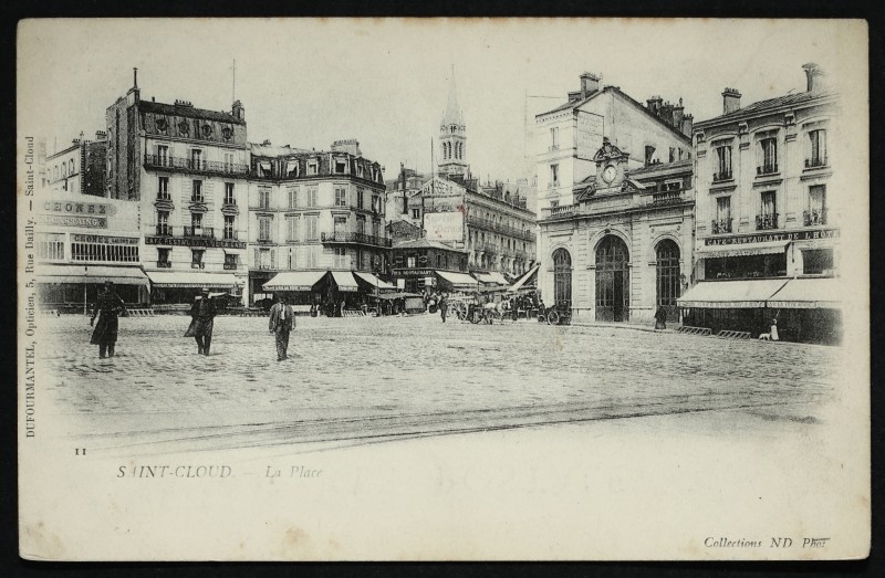 Carte postale ancienne La Place à Saint-Cloud