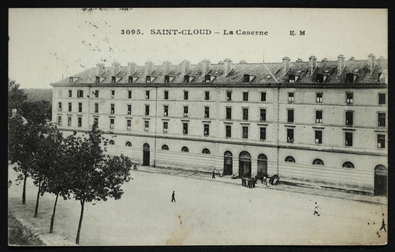 Carte postale ancienne La Caserne à Saint-Cloud