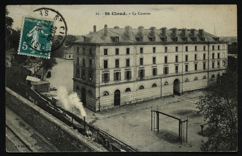 Carte postale ancienne La Caserne à Saint-Cloud
