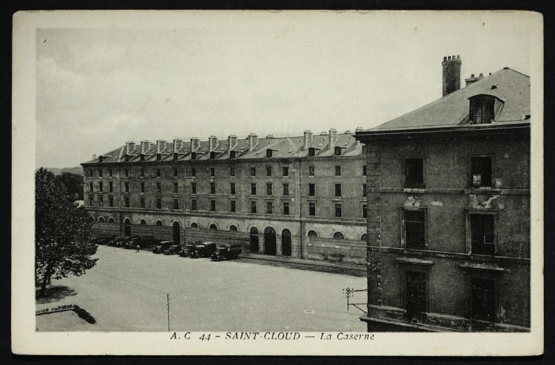 Carte postale ancienne La Caserne à Saint-Cloud