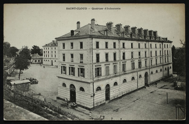 Carte postale ancienne Quartier d'Infanterie à Saint-Cloud