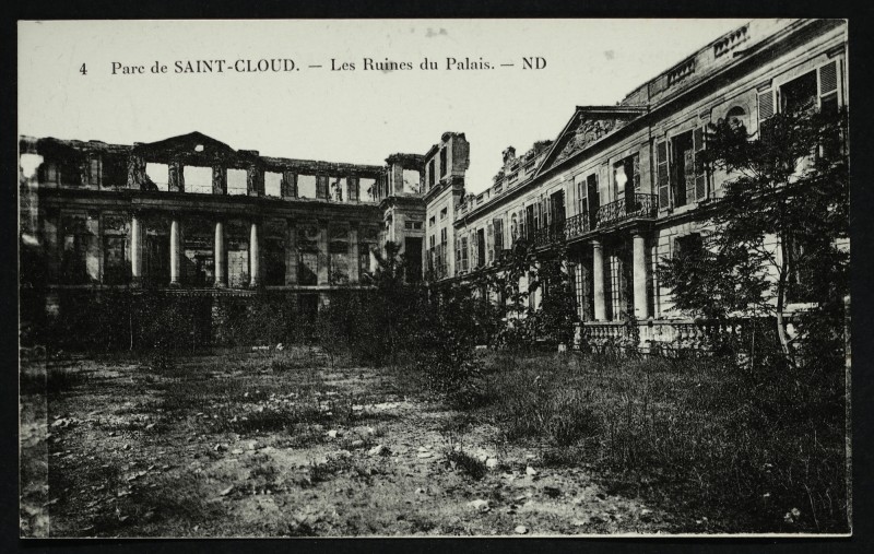 Carte postale ancienne Les Ruines du Palais à Saint-Cloud