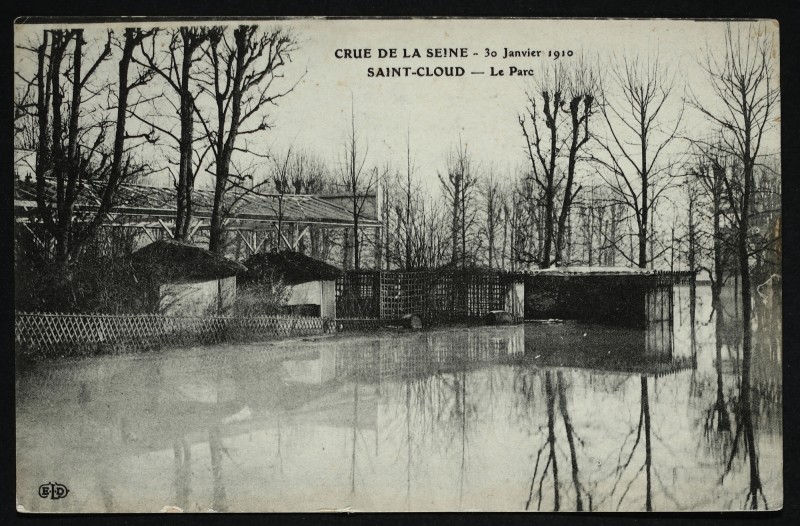 Carte postale ancienne Le Parc à Saint-Cloud