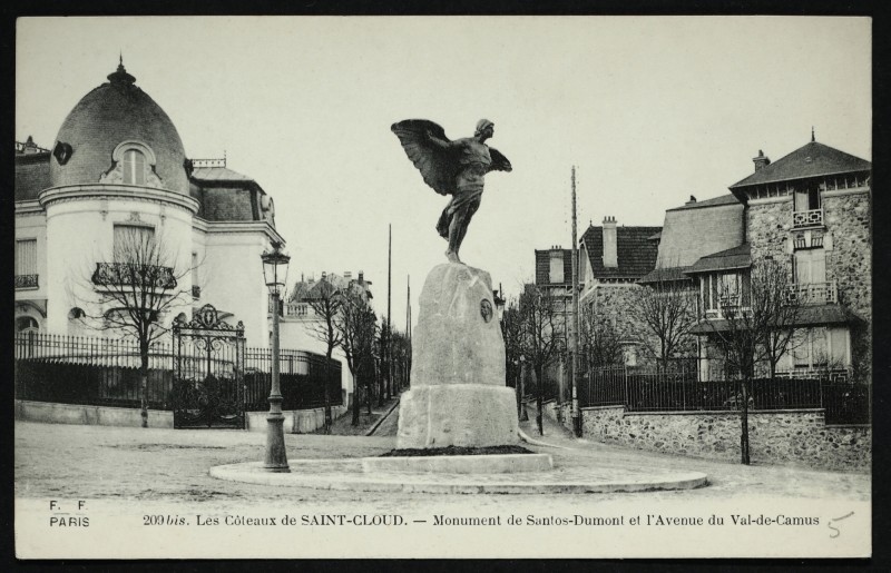 Carte postale ancienne Monument de Santos-Dumont et l'Avenue du Val-Camus à Saint-Cloud