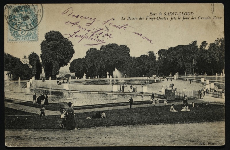 Carte postale ancienne Le Bassin des vingt-Quatre Jets le Jour des Grandes Eaux à Saint-Cloud