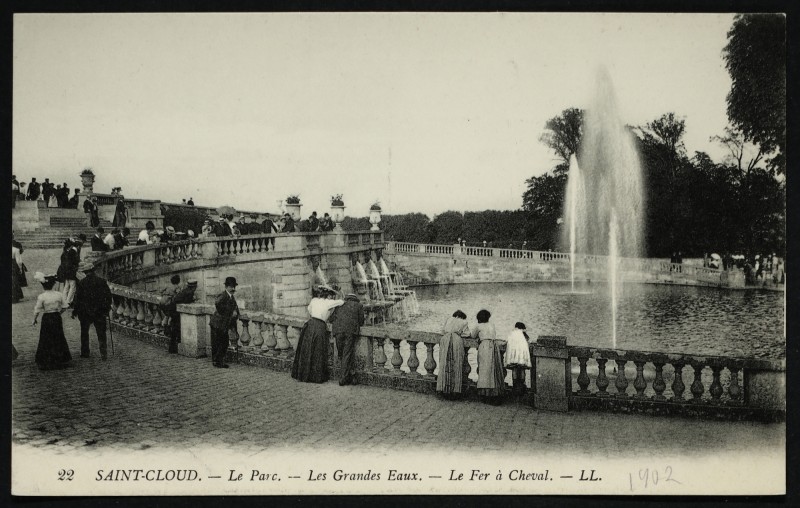 Carte postale ancienne Le Parc. - Les Grandes eaux. - Le Fer à Cheval à Saint-Cloud
