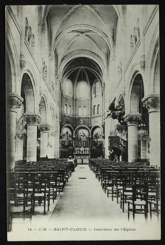 Carte postale ancienne Intérieur de l'Eglise à Saint-Cloud