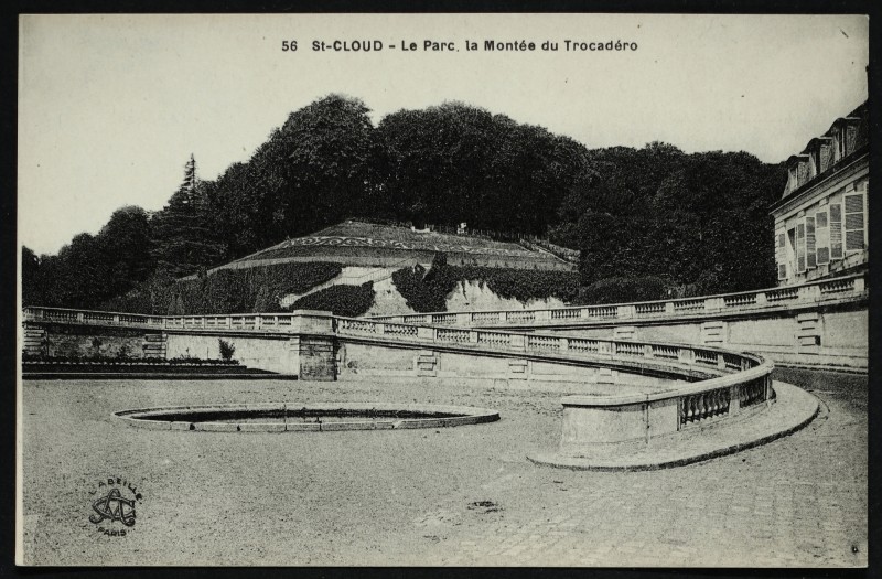 Carte postale ancienne La Montée du trocadéro à Saint-Cloud