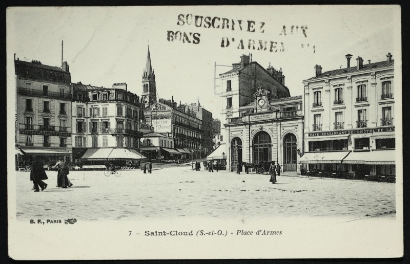 Carte postale ancienne Place d'Armes à Saint-Cloud