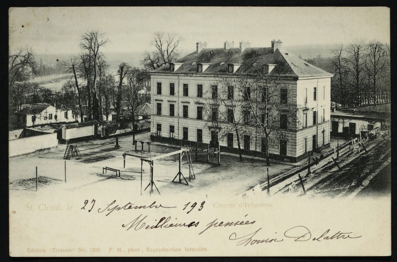 Carte postale ancienne Caserne d'Infanterie à Saint-Cloud