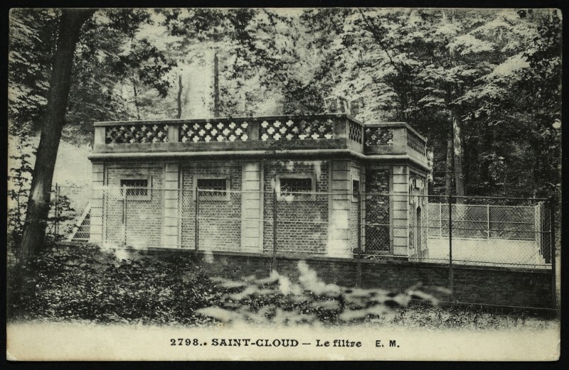 Carte postale ancienne Le filtre à Saint-Cloud