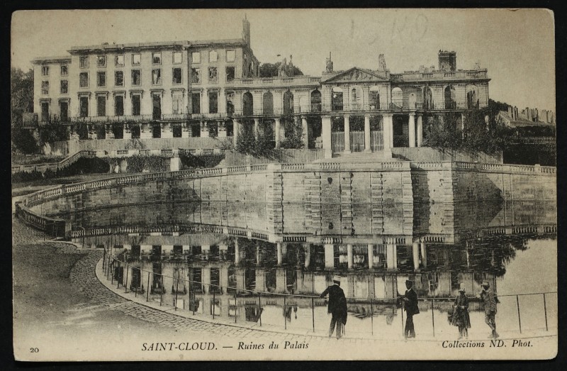 Carte postale ancienne Saint-Cloud Parc - Les Ruines du Palais à Saint-Cloud