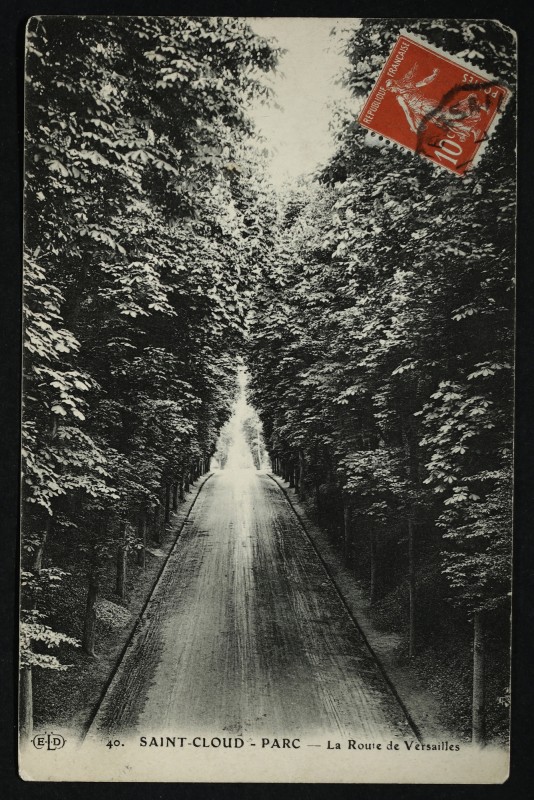Carte postale ancienne La Route de Versailles à Saint-Cloud