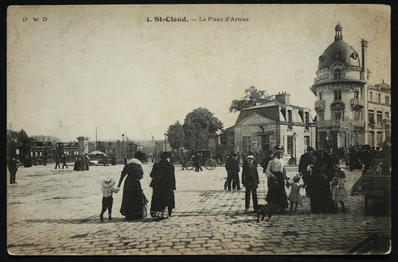 Carte postale ancienne La Place d'Armes à Saint-Cloud