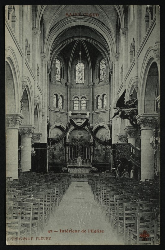 Carte postale ancienne Intérieur de l'Eglise à Saint-Cloud