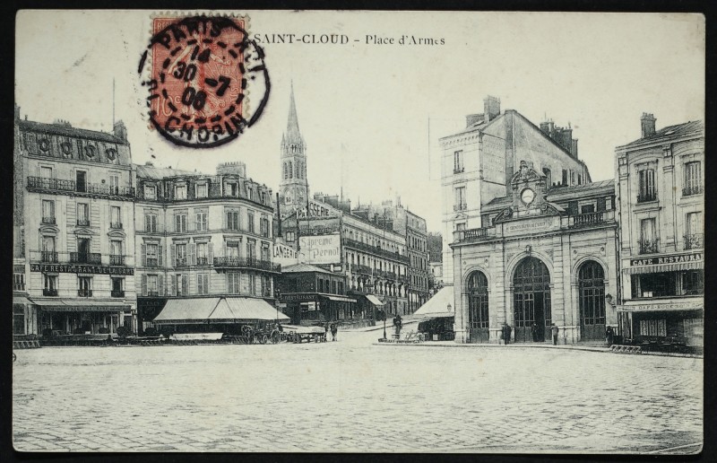 Carte postale ancienne Saint-Cloud - Place d'Armes à Saint-Cloud