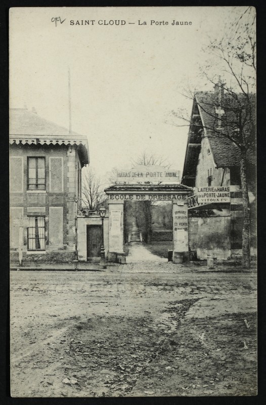 Carte postale ancienne La Porte Jaune à Saint-Cloud