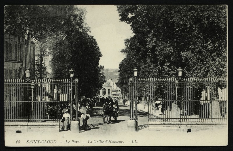Carte postale ancienne Le Parc - La Grille d'Honneur à Saint-Cloud