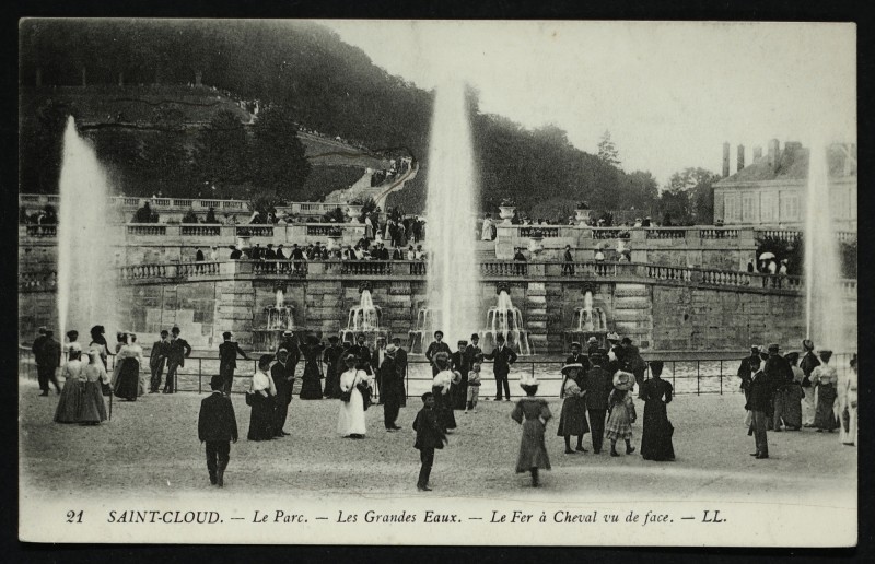 Carte postale ancienne Le Parc. - Les Grandes Eaux. - Le Parc. - Le Fer à Cheval vu de face à Saint-Cloud