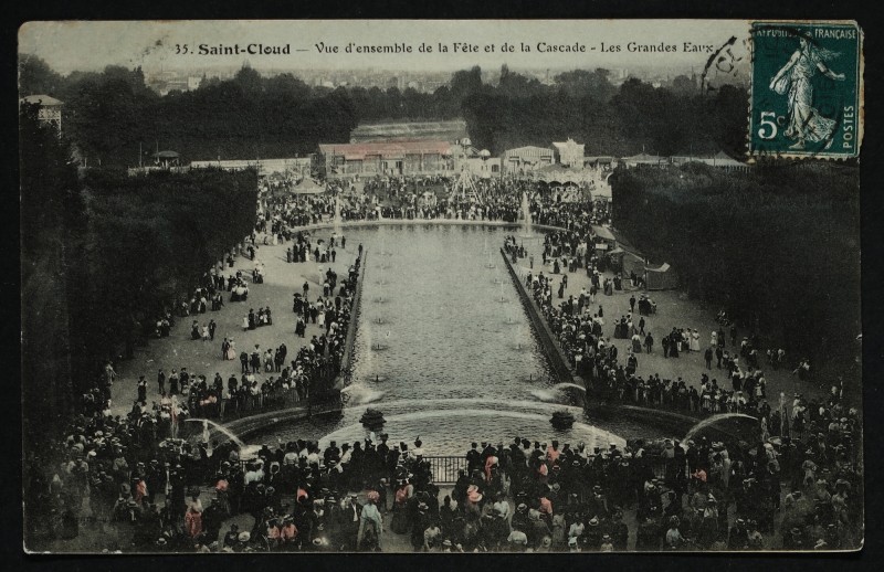 Carte postale ancienne Vue d'ensemble de la Fête et de la Cascade - Les Grandes Eaux à Saint-Cloud