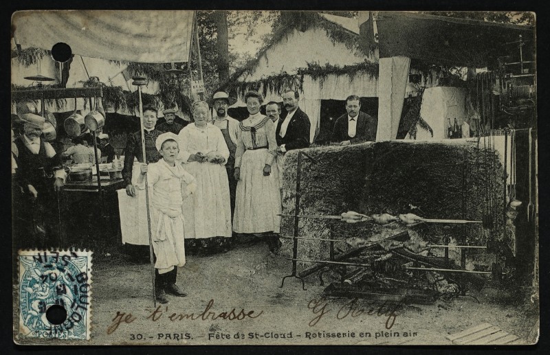 Carte postale ancienne Fête de St-Cloud - Rotisserie en plein air à Saint-Cloud