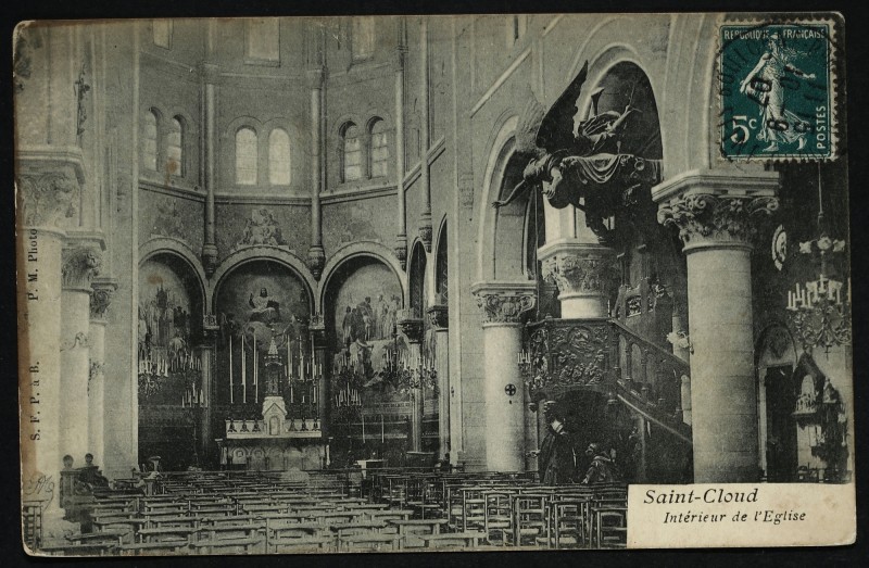 Carte postale ancienne Intérieur de l'Eglise à Saint-Cloud