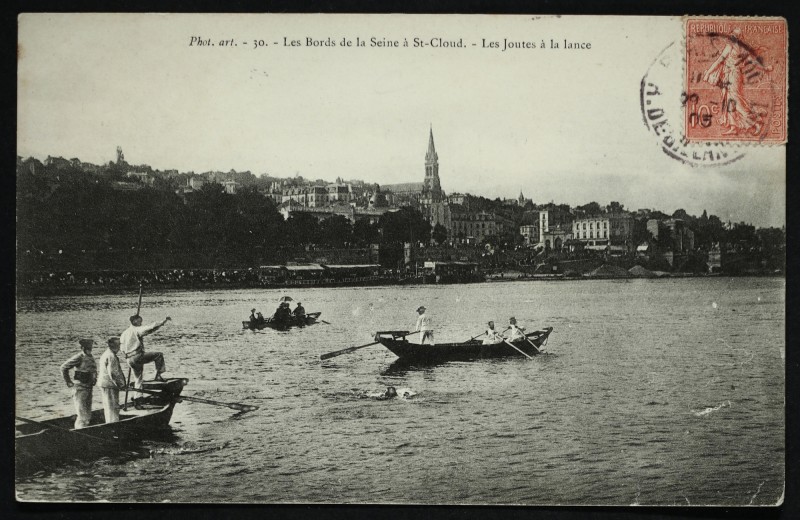 Carte postale ancienne Les Bords de la Seine à St-Cloud - Les joutes à la Lance à Saint-Cloud