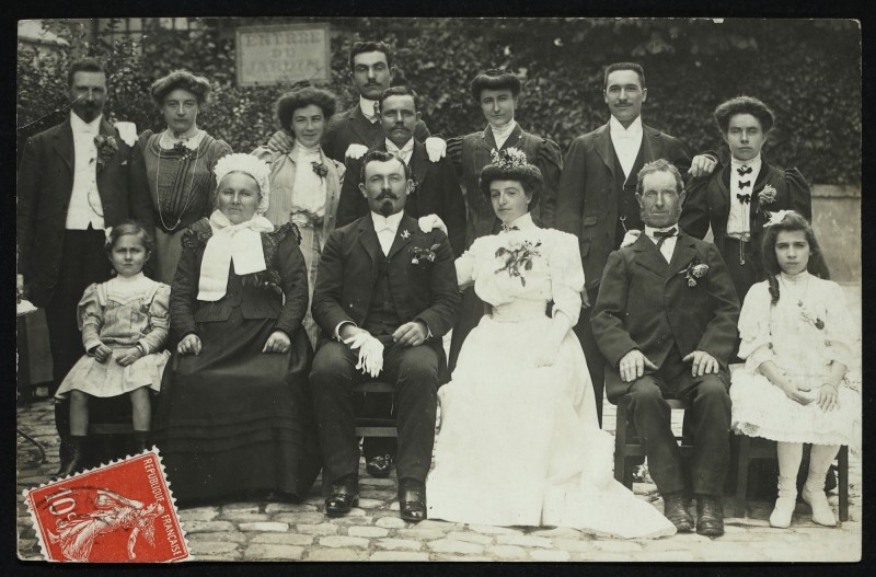 Carte postale ancienne [Un mariage à saint-Cloud] à Saint-Cloud