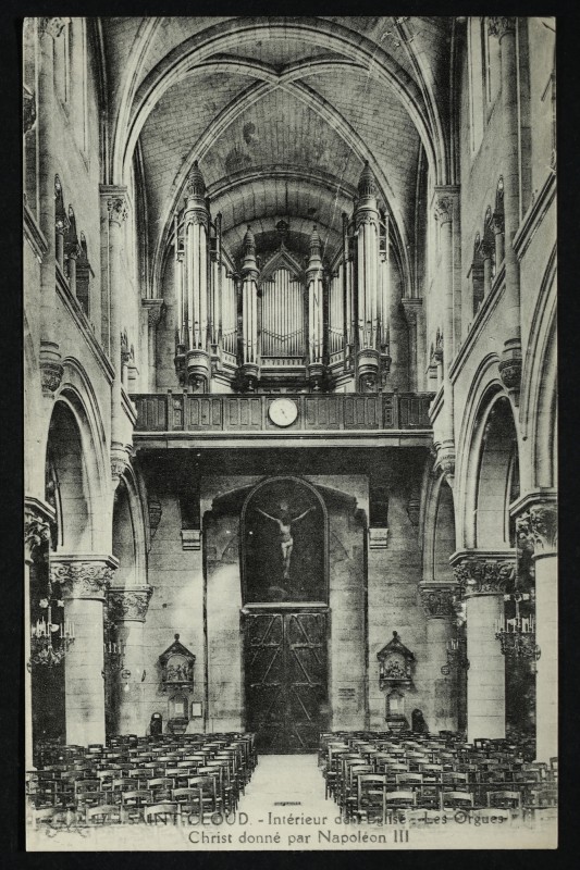 Carte postale ancienne Intérieur de l'Eglise - Christ donné par Napoléon Iii à Saint-Cloud