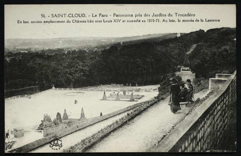 Carte postale ancienne Panorama pris des Jardins du Trocadéro - En bas, ancien emplacement du Château bâti sous Louis Xiv et incendié en 1870-71. Au loin, la montée de la Lanterne à Saint-Cloud