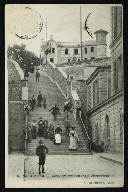 Carte postale ancienne Escalier conduisant à Montretout à Saint-Cloud