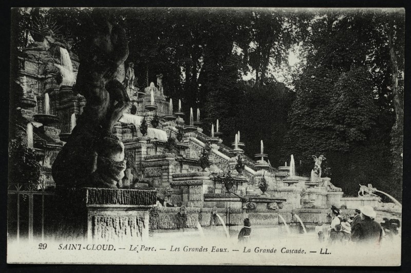 Carte postale ancienne Le Parc - Les Grandes Eaux - La Grande Cascade à Saint-Cloud