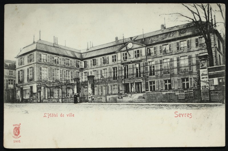 Carte postale ancienne L'Hôtel de Ville à Sèvres