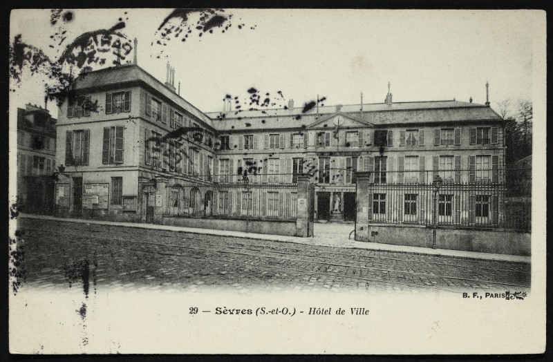Carte postale ancienne Hôtel de Ville à Sèvres