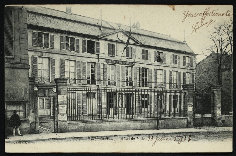 Carte postale ancienne Hôtel de Ville à Sèvres