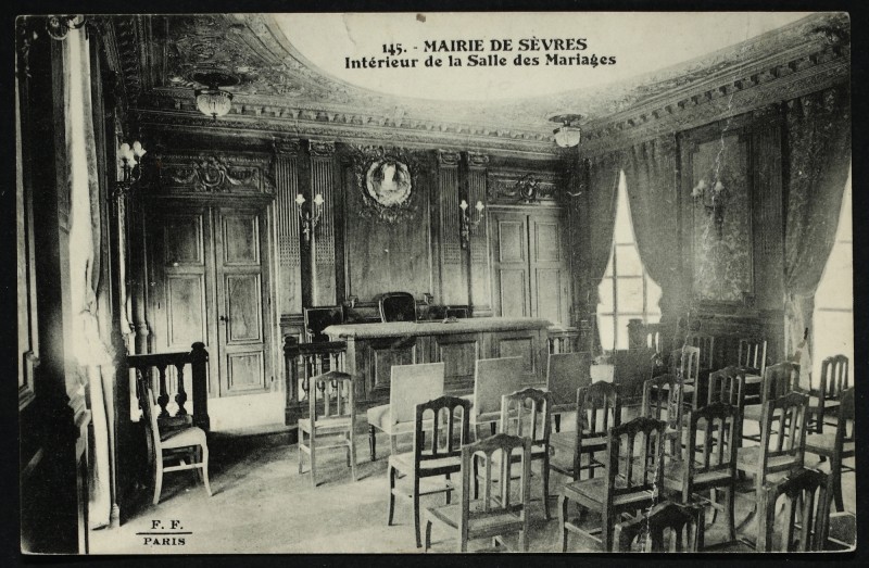 Carte postale ancienne Mairie de Sèvres - Intérieur de la Salle des Mariages à Sèvres