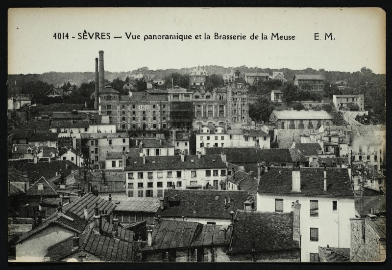 Carte postale ancienne Vue panoramique et la  Brasserie de la Meuse à Sèvres